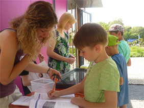 Spannende Versuche rund um das Thema Wasser - Wasserdetektive im Grünen Klassenzimmer Spannende Versuche rund um das Thema Wasser - Wasserdetektive im Grünen Klassenzimmer