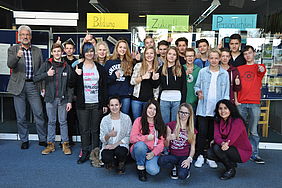 Ausbildung oder Studium? Fragen beantwortet der DISCOVER INDUSTRY Truck Ausbildung oder Studium? Fragen beantwortet der DISCOVER INDUSTRY Truck